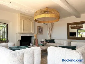 Charming, elegant, spacious house in Saint-Raphaël - Image 2