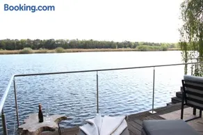 'Slapen aan het ven' lodge met jacuzzi - ontbijt - minibar - privetuin - waanzinnig uitzicht - besch - Image 2