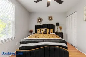 Fly In Style Charming Townhome 6 Mins from RIC - Image 3