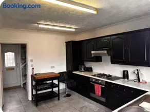 5 Bedroom house Doncaster - Image 3