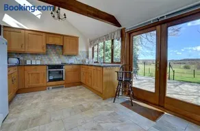 VALLEY VIEW BARN - Image 2