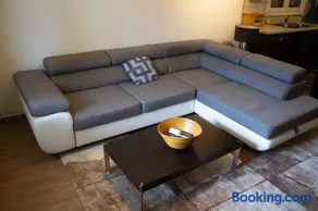 Ariadnis Spacious 3Bd home, 10 mins to Airport, Port, Beach - Image 2
