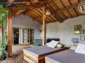 Gîte cocon avec spa et sauna à Saint-Germain-Lespinasse - Image 2