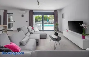 Beautiful Home In Rebici With Sauna - Image 3
