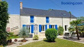 Halte détente chez Sylvie près A71 Bourges - chambres climatisées, table d'Hôtes, sauna, billard, salle ciné, parking intérieur - Image 2
