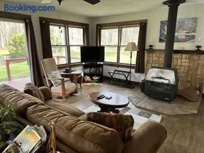 The Pond Cottage at Rustic River - Image 2