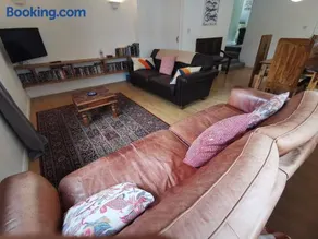THE OLD RECTORY ROSE COTTAGE in Jacobstow 10 mins to Widemouth bay and Crackington Haven,Nearby Bude,Tintagel,Port Issac,Clovelly,PARKING FOR LARGE AND MULTIPLE VEHICLES - Image 3