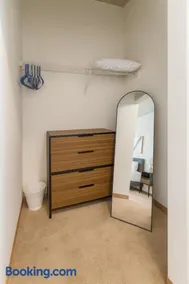 Five Points South Spacious 2BR with 2 Queens D5 - Image 5