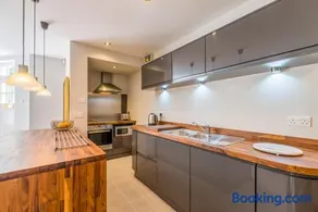 Luxury Apartments - 22 Garden Flat - Image 2