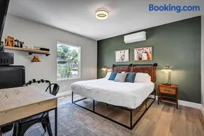 Two Bedroom - King in Master. Heart of Downtown Vista - Image 1