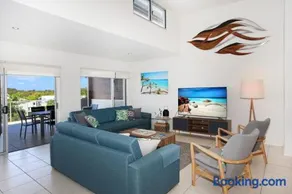 Stylish Beachside Holiday Penthouse - Image 3