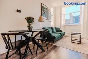 Barnet House Serviced Apartments - Image 2