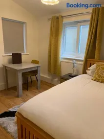 Parkview Guesthouse - Image 5