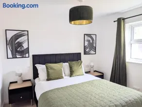 Saffron Court Apartments - Image 1