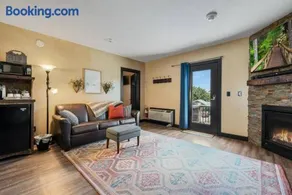 Rustic Suite · Romantic Getaway on Main Street - Rustic Suite - Image 3