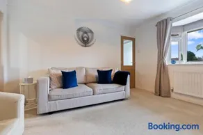 Tilly's Townhouse With parking - Image 2