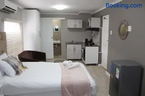 103onWallace Self Catering Guest House Goodwood Cape Town - Image 2