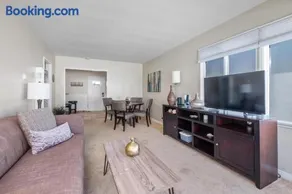 Beachside Apartment with Laundry AC Patio - Image 2