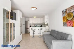 HE Sunny Terrace B - Image 1
