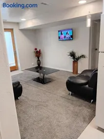 Cozy Apartment Near Hiking Trails & SLC Airport - Image 3