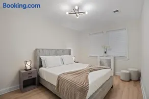 The Cozy District Den Stay - Image 2