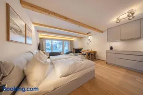 New Exclusive Studio with eFireplace, Pool & Sauna - Image 5