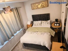 Elegant Double Room - Image 3