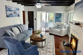 Cherry Blossom Lake House - Image 3