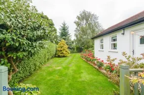 Garden Flat - Image 1