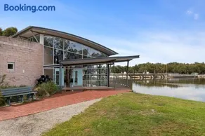 Your Own Pub near Murray - Sleeps 21 - Free Night on the House - Image 2