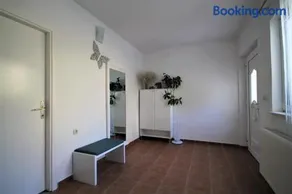 Sunshine Holiday Home - Image 4