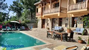 Villa with sea views in Faralya - Image 1