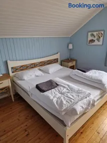 room in family home - Image 3