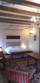 Chambre Renaissance au Château de Champagne-Mouton - Image 1