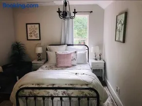 The Farmhouse Inn & Kitchen, 2 blocks from Downtown Whitefish, Montana - Image 2