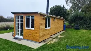 Chalet autonome à louer sur terrain de loisir de 2000m2 avec étang privé - Image 1