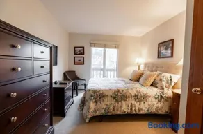 All Seasons Condo Close to Gondola - Image 4