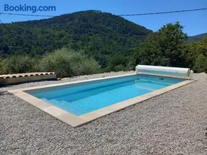 Detached villa with pool, Partial air-conditioning, set in a secure private garden, 800 metres from medieval village - Image 1
