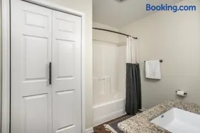 3-bedroom 2 bath With Hot Tub Near Winstar - Image 2