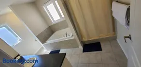 Stay 15 mins from Niagara Falls-5 Bedroom nights Inn - Image 2