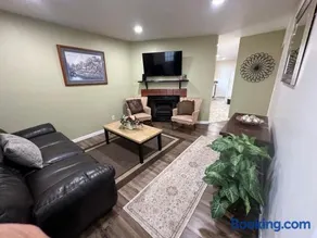 Amazing Duplex Close to airport, downtown - Image 5