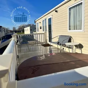 Bianca and marks 8 berth Caravan with Hot tub - Image 3
