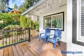 Bright Beach Town Bungalow - Image 1