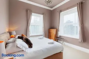 Clevelands Country House - Image 4
