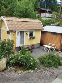 Sjönära liten stuga med sovloft, toilet in separate small house, only OUTDOOR shower! - Image 1