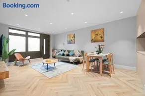 Luxury Home & Work Haven Comfort for Families - Image 5