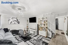 Hamaline Luxury Guest House - Image 1