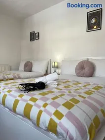 Lovely 4 Bedroom Spacious House in Camden Town-Central London - Image 3