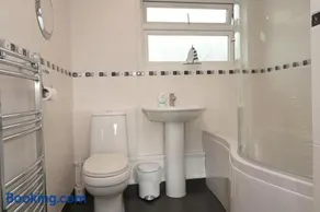 Holiday Bungalow, short drive to 7 Beaches! - Image 2