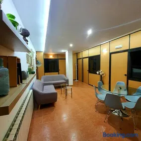 San Jorge, Parking Privado Gratis - Image 3